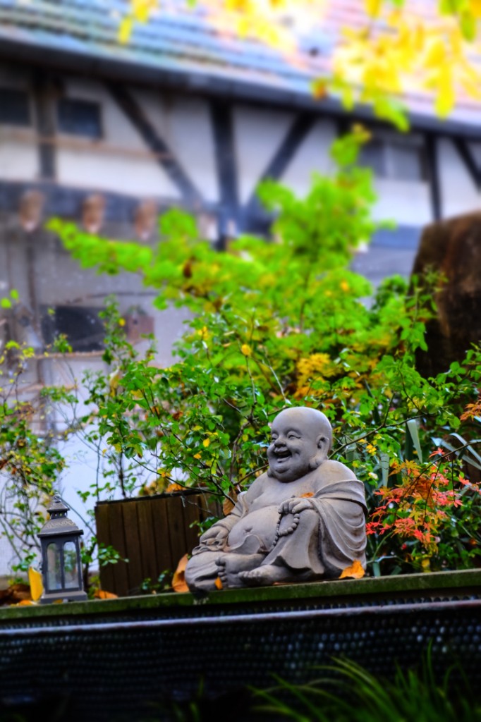 Buda en el jardín